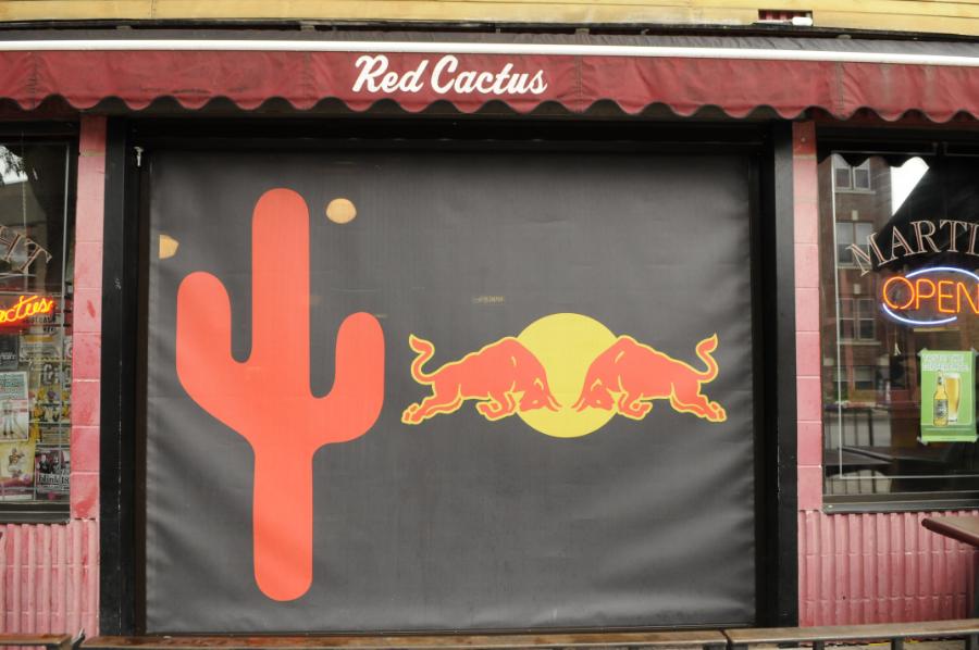 Retractable screen on storefront